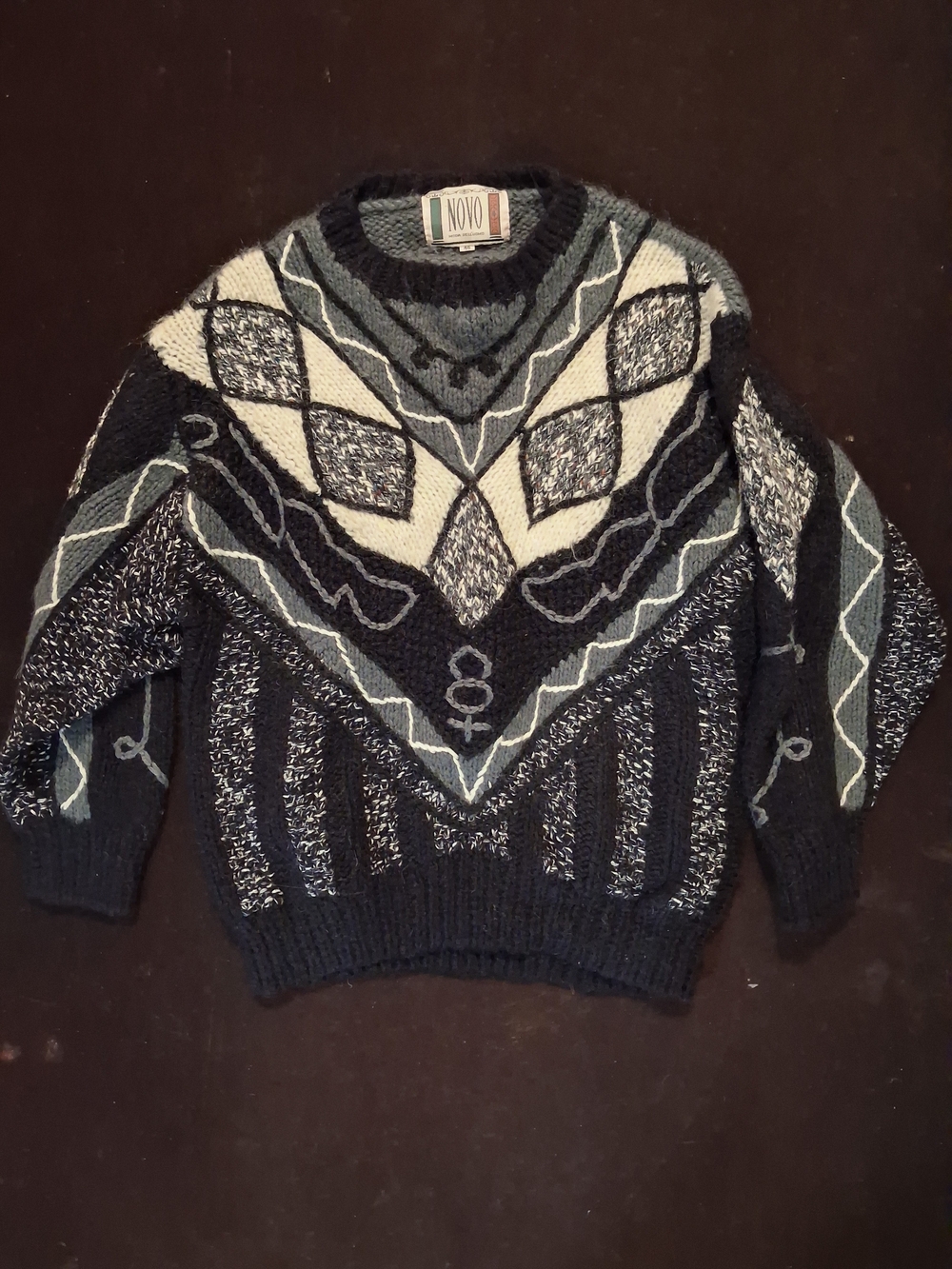 NOVO Women's BLACK, Gray and White Patterned Crewneck Sweater